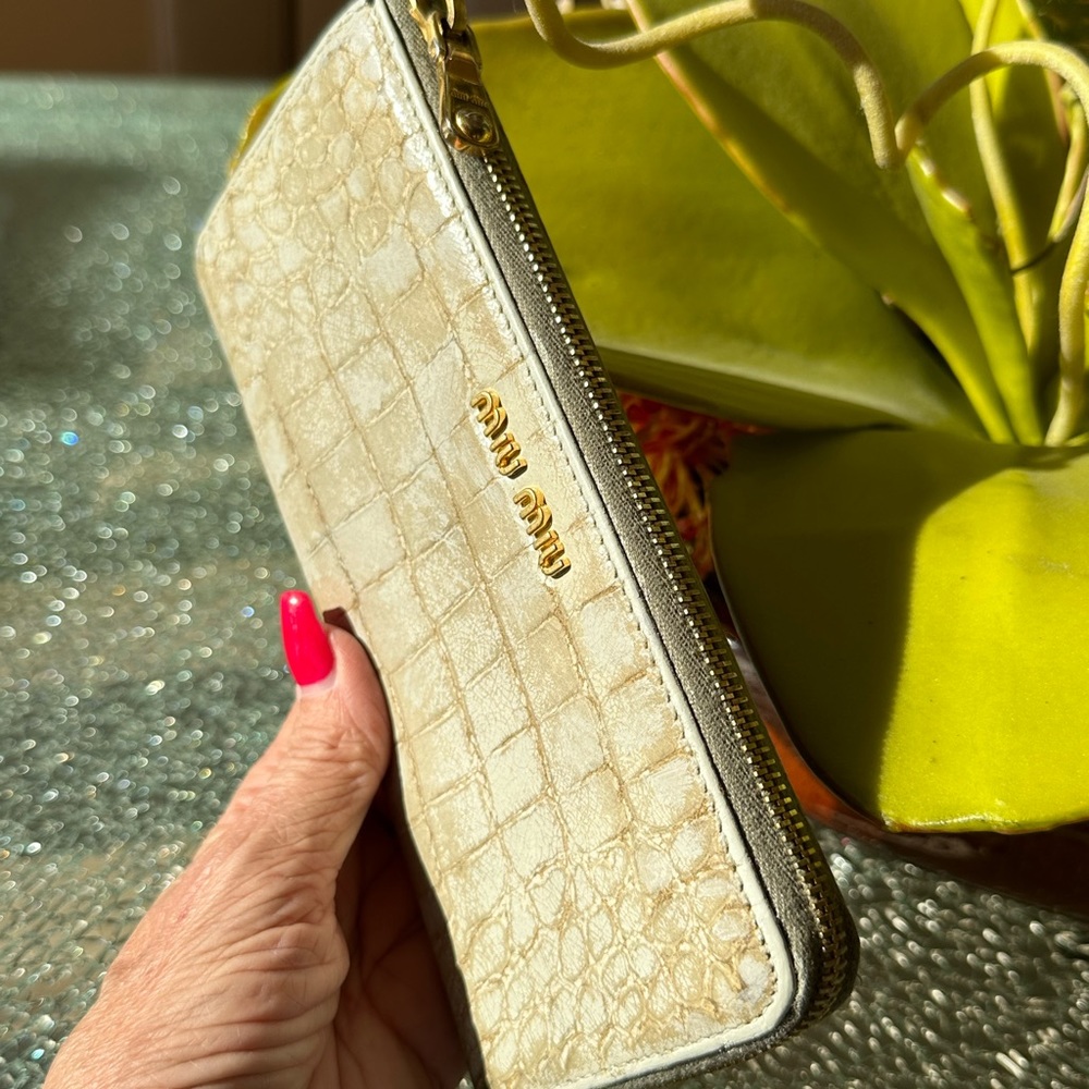 MUI MUI zip around wallet. EUC. Pale Green Snake-like print on outside, - Picture 11 of 11